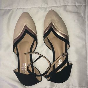 Flats: Arabic/ Indian style.